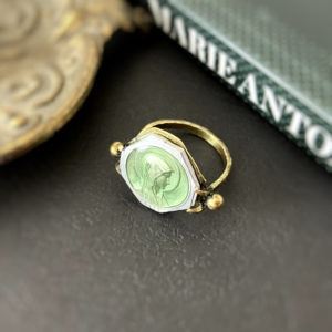 マリア　メダイ