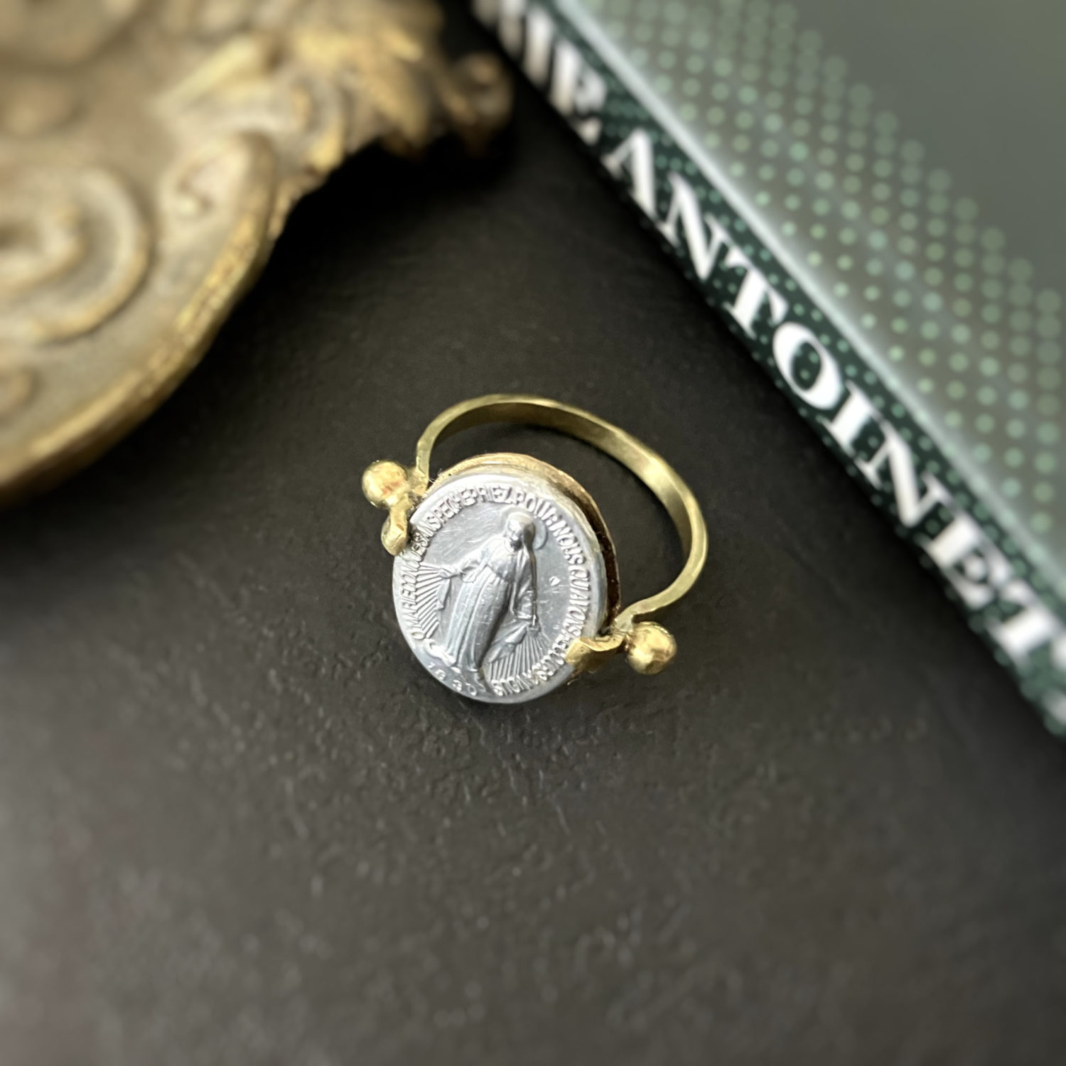 フランス　メダイ