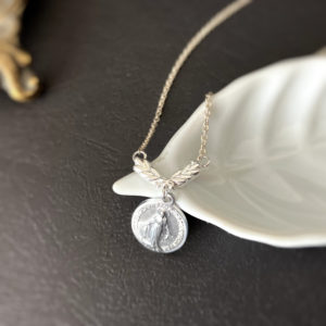 メダイ　ネックレス