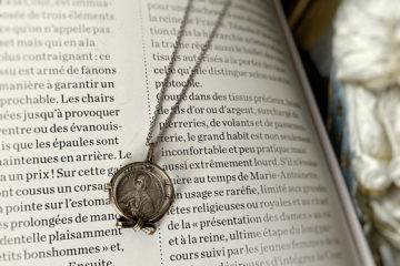 メダイ　ネックレス