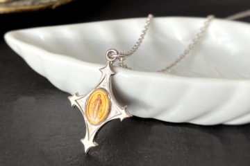 メダイ　ネックレス